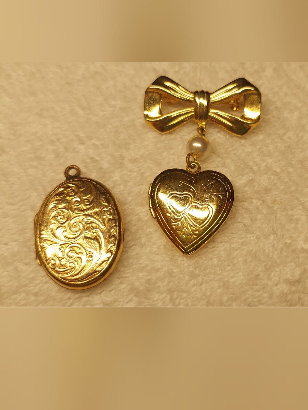 Gold Heart and Oval Locket Pendant Set. Estate Sale Piece